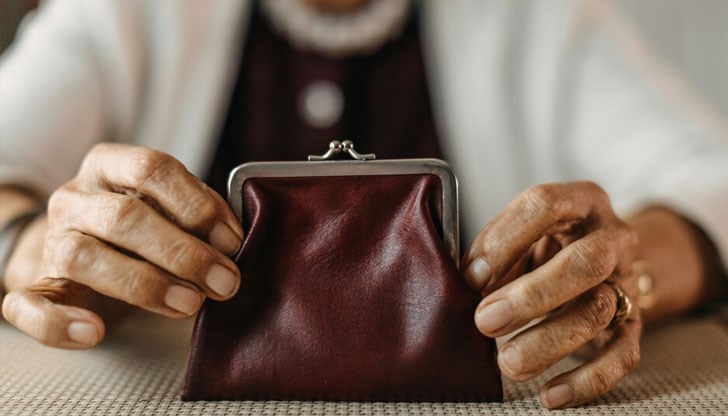 Най-ниската пенсия ще е 526,31 лева, останалите се вдигат с 12,7% Най-ниската пенсия ще е 526,31 лева, останалите се вдигат с 12,7%