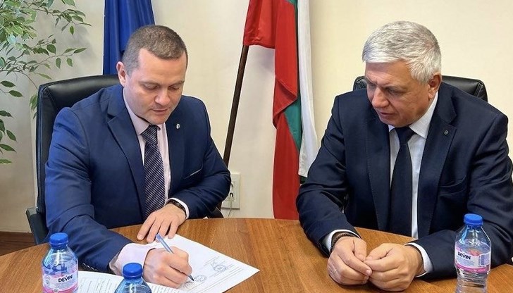 Пенчо Милков съобщи за подписването на договора с държавата в своята Фейсбук страница