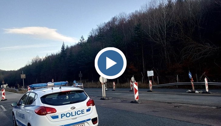 Разширяване на пътя и отделяне на насрещно движещите се потоци са възможни решения