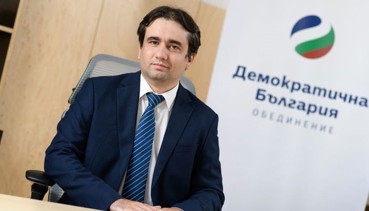 Народният представител от “Демократична България” коментира и изказването на представители на ГЕРБ за “вълшебните флашки”