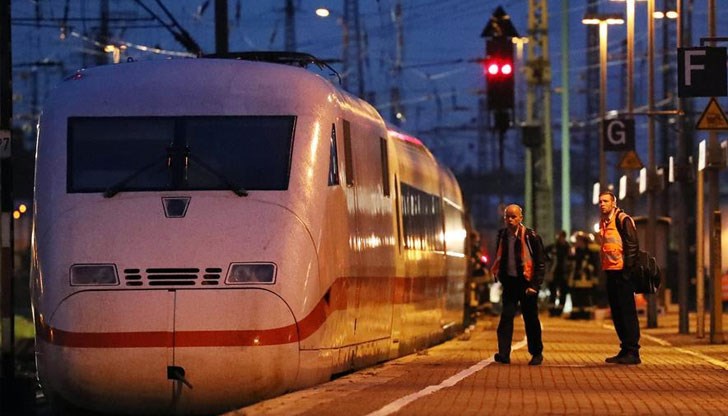 54-годишната жена е с тежки наранявания и фрактури по лицето