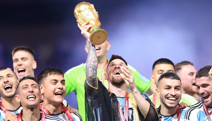 Почти 200 000 души са подписали петиция, която настоява ФИФА да назначи преиграване на финала на Мондиал 2022
