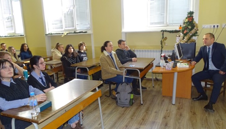 Съдия Светослав Тодоров от Окръжен съд - Русе изнесе лекция на единадесетокласниците