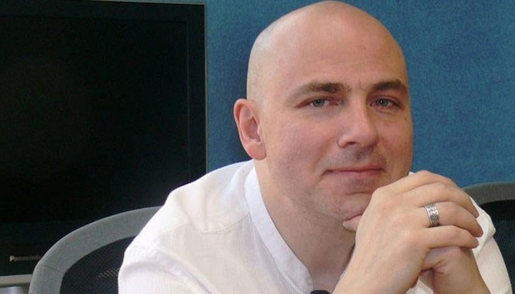 Очаквам Вежди Рашидов да получи мейл от NBA, защото аз такова тупане на топката в НС не съм виждал, коментира политологът