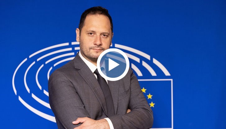 В момента партията е скарана с всички и във вътрешен, и в международен план, призна евродепутатът