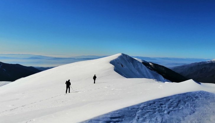 Той е със сериозни контузии и съмнение за фрактури на краката