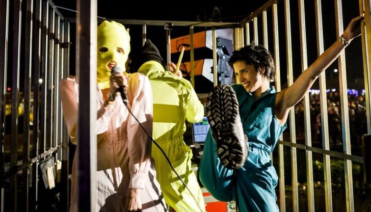 Руските музиканти опитали да нахлуят на терена, за да протестират срещу войната в Украйна Руските музиканти опитали да нахлуят на терена, за да протестират срещу войната в Украйна