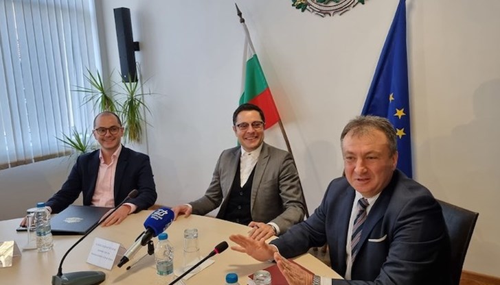 Александър Пулев представи възможностите за кандидатстване по Плана за възстановяване и устойчивост и структурните фондове на ЕС Александър Пулев представи възможностите за кандидатстване по Плана за възстановяване и устойчивост и структурните фондове на ЕС