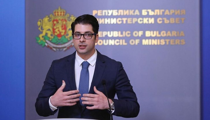Получаването на първия транш демонстрира доверието на ЕК в капацитета на българските институции, категоричен е Атанас Пеканов