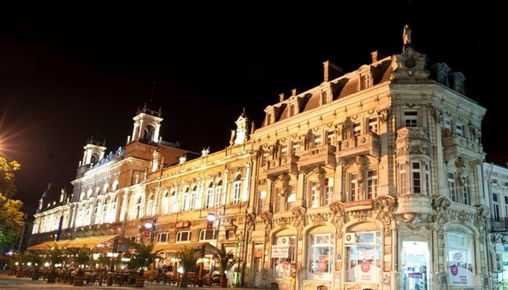 В коледния концерт, който ще е с жестомимичен превод, ще участват безвъзмездно много изпълнители от русенски танцови, театрални и песенни формации В коледния концерт, който ще е с жестомимичен превод, ще участват безвъзмездно много изпълнители от русенски танцови, театрални и песенни формации