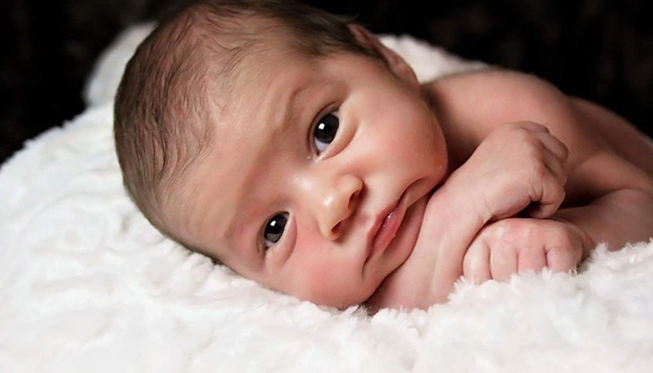 Детето е родено вкъщи, не е можело да диша