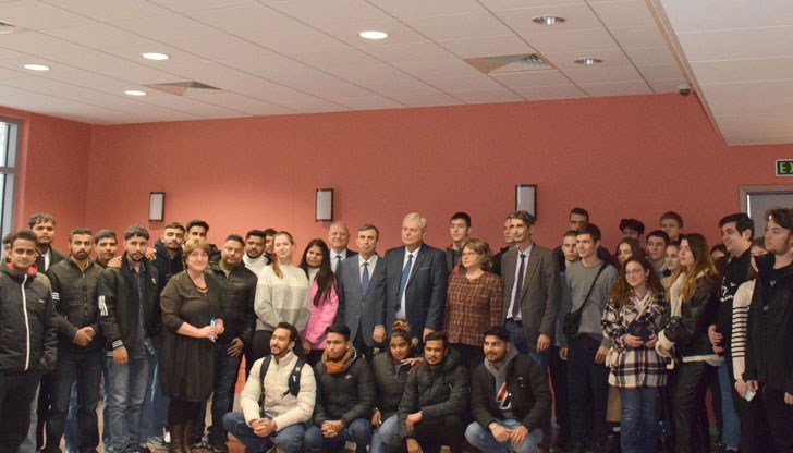 300 чуждестранните граждани от 23 държави се обучават в Русенската Алма матер