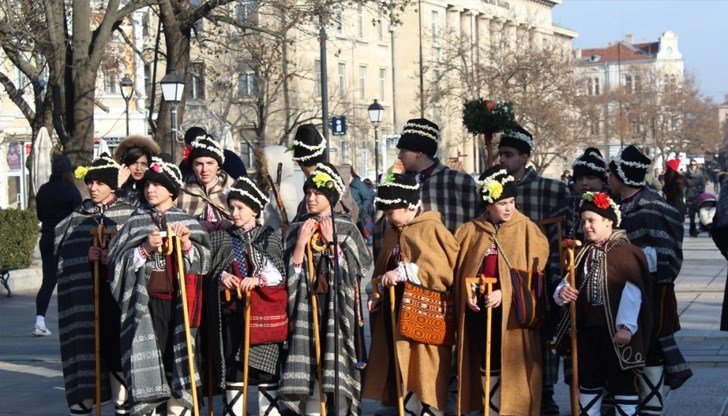 Коледарската група от село Николово ще пресъздаде традиционните за празника обичаи „Бъдни вечер“, „Бразая“ и „Коледуване“