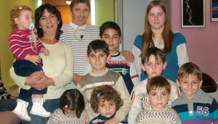 Жената от Гурково, дала живот на 13 дечица, посрещна коледните празници както всяка година - вкъщи около постната трапеза с огромната си челяд