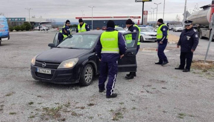 Арестуваните са без документи и твърдят, че са от Мароко