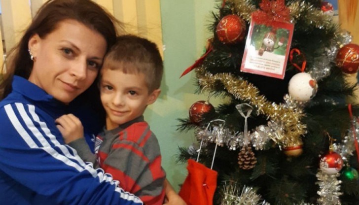 "Българската Коледа" осигурява растежния хормон, който се прилага на момчето ежедневно