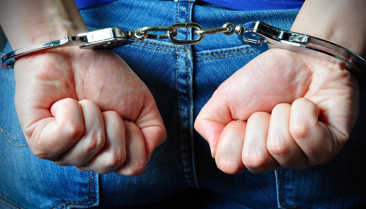 19-годишният обвиняем вече е осъждан, включително и за същото по вид престъпление 19-годишният обвиняем вече е осъждан, включително и за същото по вид престъпление