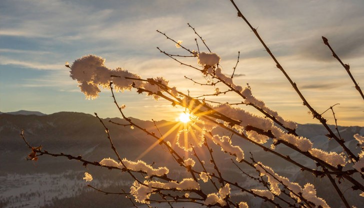 Днес е зимното слънцестоене, когато светлата част на деня е най-кратка Днес е зимното слънцестоене, когато светлата част на деня е най-кратка