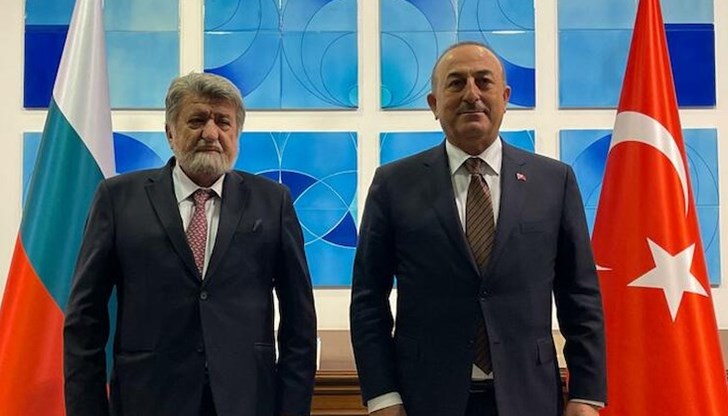 Паметникът ще се намира на границата между двете страни, уточни председателят на българския парламент