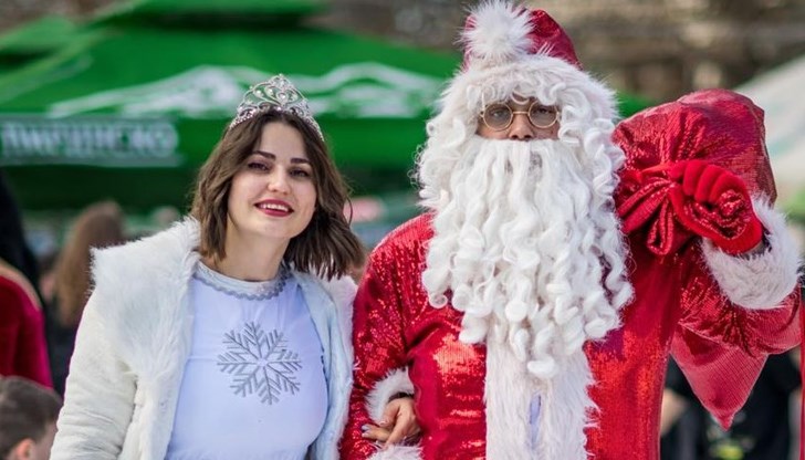 Дядо Коледа ще подарява подаръци на Ледената пързалка на 25 декември от 12:00 часа