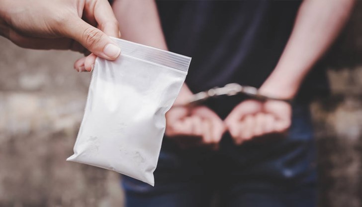 При извършен личен обиск на 21-годишния русенец в него са открити наркотици При извършен личен обиск на 21-годишния русенец в него са открити наркотици