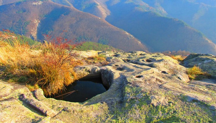 Някои легенди стигат и по-далеч - там бил един от пристаните на Ноевия ковчег