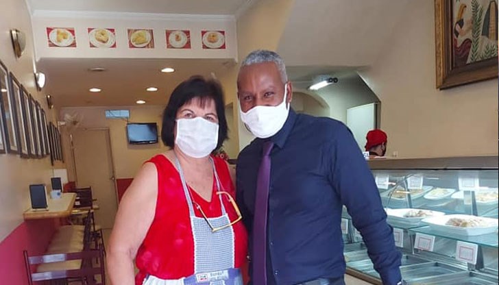 Закусвалнята е отворена още през 1975 година от родителите на Шошана Барух