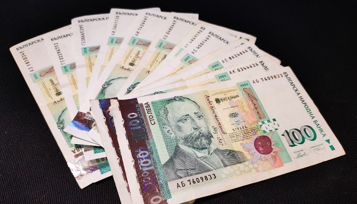Онлайн измамник изтеглил парите от дебитната карта на мъжа
