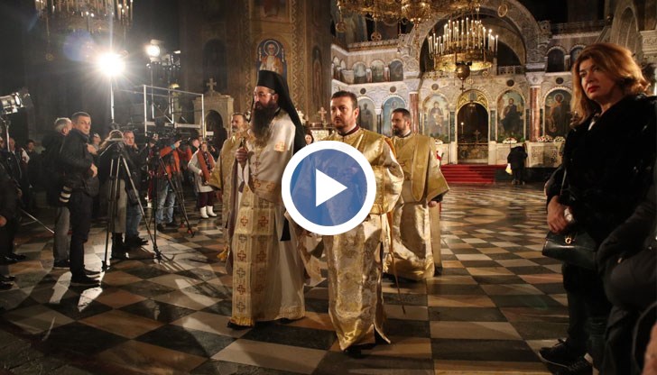 Нито един представител на Президентството или Министерски съвет не присъства на празничната литургия в храм "Св. Александър Невски"