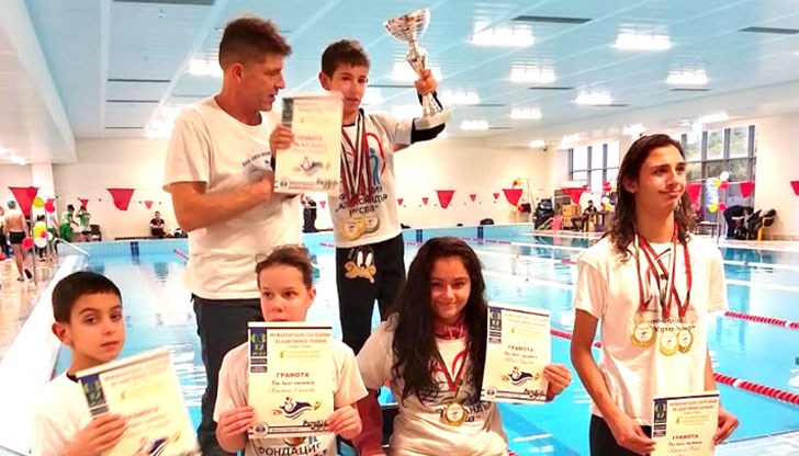 Децата на Фондация „Александър Русев“ спечелиха купата на състезанието по адаптирано плуване