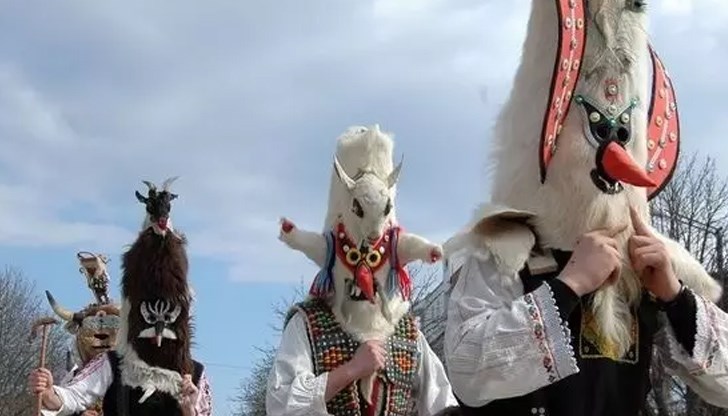 На някои места се вярва, че през Мръсните дни на земята идват и душите на мъртвите На някои места се вярва, че през Мръсните дни на земята идват и душите на мъртвите