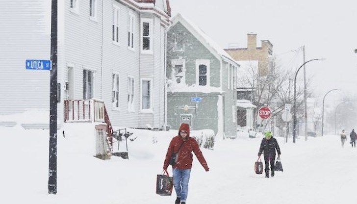 След въвеждането на извънредно положение в щата Ню Йорк, се съобщава за множество грабежи от частни домове