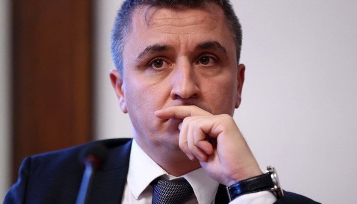 На заседанието възникнаха спорове на висок тон между депутатите