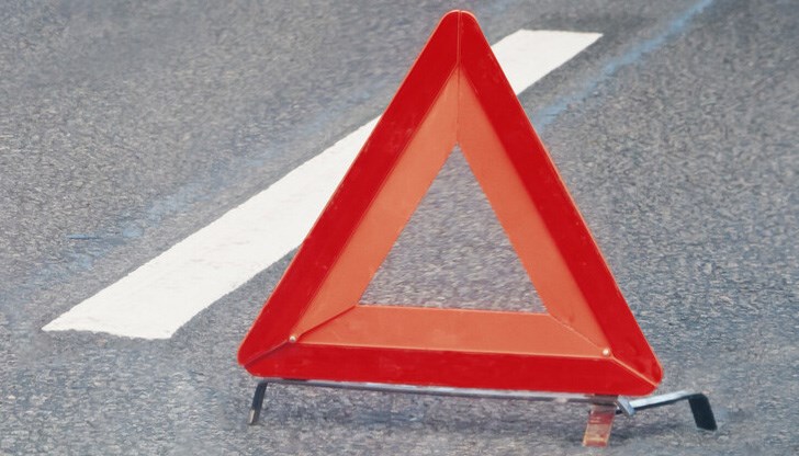 Движението е в една лента Движението е в една лента