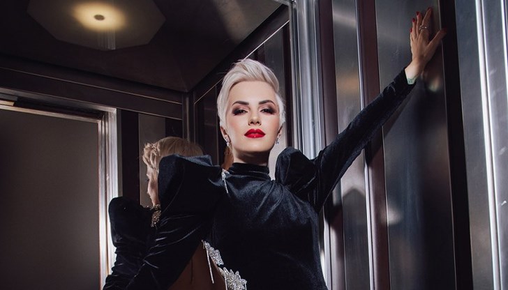 В 23:15 часа пред сградата на Общината започва новогодишната музикална програма