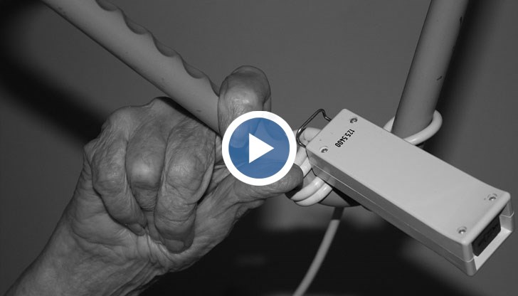 95-годишната жена е в кома с мозъчен хематом