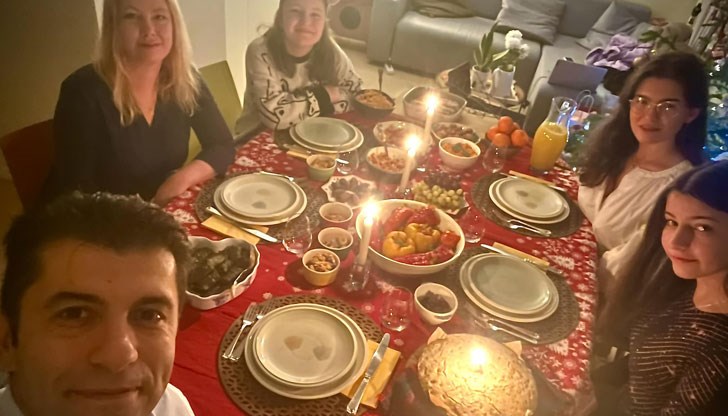 Бившият премиер пожела "Честита Бъдни вечер" със снимка на коледната трапеза Бившият премиер пожела "Честита Бъдни вечер" със снимка на коледната трапеза