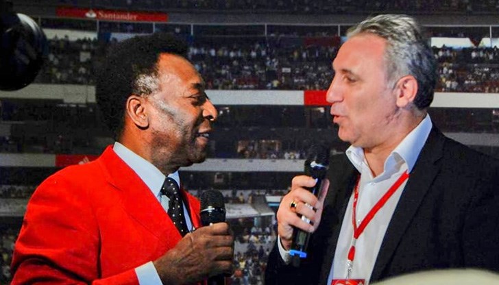 Легендарният футболист води тежка борба с рака