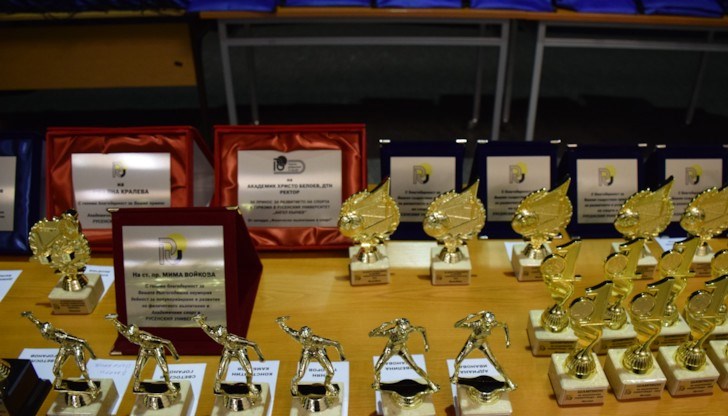 Сред отличията на студентите на Русенския университет са спечелените на Националната студентска универсиада и на Националните летни студентски игри 4 златни, 13 сребърни и 11 бронзови медала
