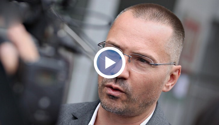 "Два стандарта, два кръга държави. Това е разбирането за европейски ценности", подчерта евродепутатът