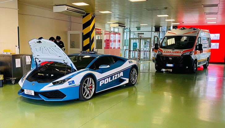 Благодарение на специалния Дядо Коледа на полицията двама души получиха подаръка бъбрек Благодарение на специалния Дядо Коледа на полицията двама души получиха подаръка бъбрек