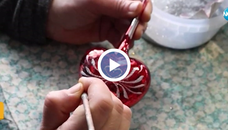 Семейният бизнес със стъклени елхови играчки започва още преди 50 години