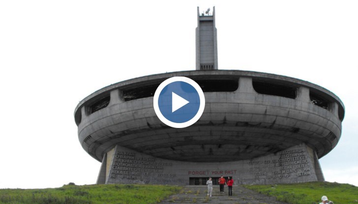 Статистиката сочи, че над 50 хиляди туристи се качват до паметника на Бузлуджа всяка година​