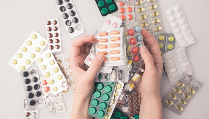 Доставките са направени след сигнали от граждани за липси на: два медикамента за инхалации, един за понижаване на кръвната захар, един антидепресант, два инсулина, както и за нискомолекулни хепарини и антитромботични средства