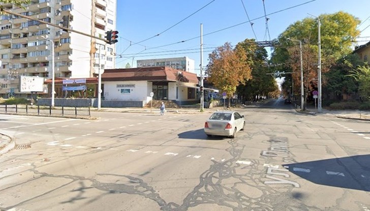 Затворените от Водния цикъл кръстовища, пресичащи ул. „Тулча“ с улиците „Доростол“, „Плиска“ и „Студентска“, бяха отворени за движение днес Затворените от Водния цикъл кръстовища, пресичащи ул. „Тулча“ с улиците „Доростол“, „Плиска“ и „Студентска“, бяха отворени за движение днес