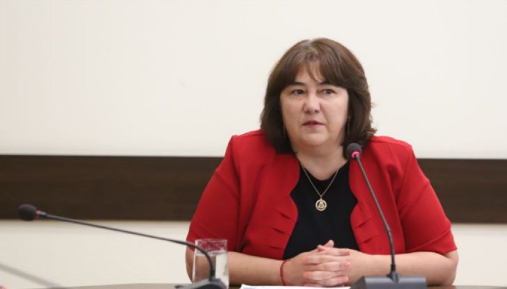 Предлагаме това да бъде прието, считано от 1 юли, тъй като нямаме бюджет в класически вид, каза министър Велкова