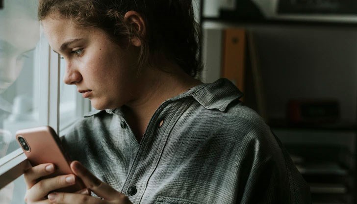 Младите участници в изследването са с по-тежки симптоми на тревожност, депресия и ниско самочувствие след първата година от социална изолация
