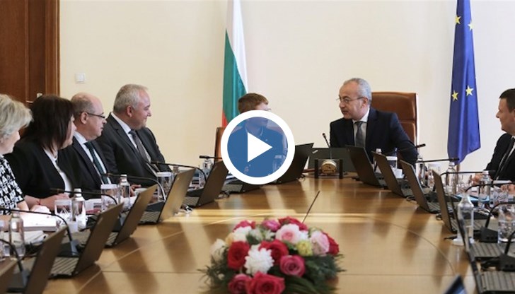 Бих искал да има мир и разбирателство в страната ни, добави още малкият Божидар