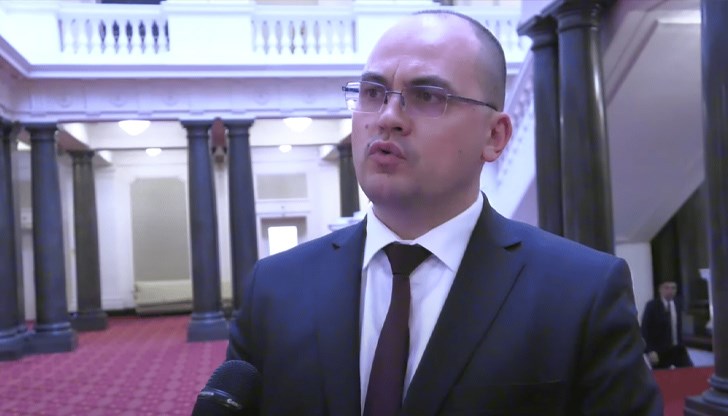 Русенският депутат Златан Златанов каза, че предложените законопроекти са компилация от съществуващи норми и затова от "Възраждане" няма да ги подкрепят
