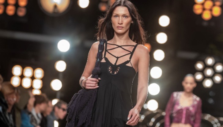 През ноември редакторите на американската версия на списание GQ обявиха Бела Хадид за най-стилната знаменитост в света През ноември редакторите на американската версия на списание GQ обявиха Бела Хадид за най-стилната знаменитост в света